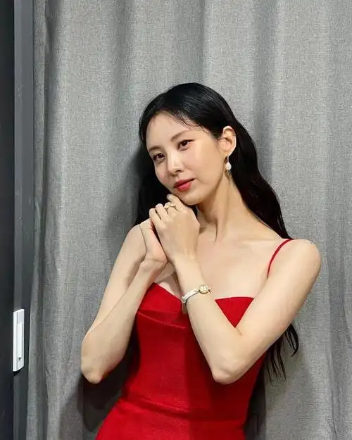 少女时代徐贤,诱人身材成熟魅力,低胸连衣裙,变身性感代名词_腾讯新闻