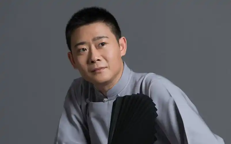 高峰高峰出色的相声,快板演员.