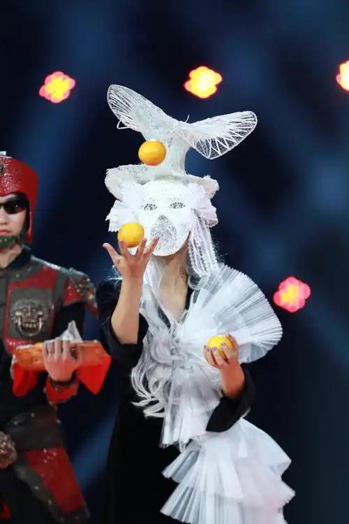 澳门金沙国际:《蒙面唱将猜猜猜》全能雅典娜是陈明 猜评团线索强大