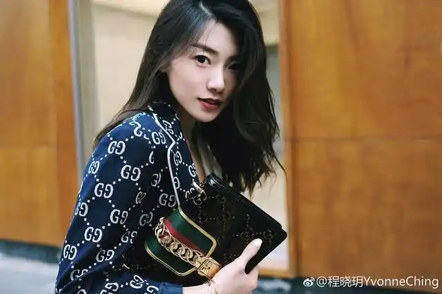 郑恺前女友程晓玥晒照 白富美扮相精致美丽