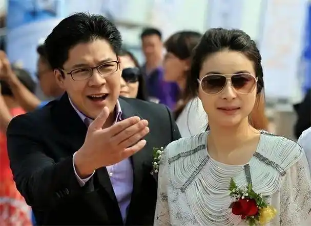 郭晶晶父母反对,半路被人横插险毁婚,霍启刚的追妻路有多难?