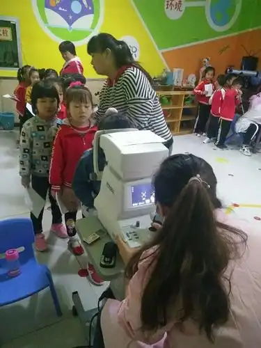 韦曲街道星华幼儿园爱护儿童视力检查活动