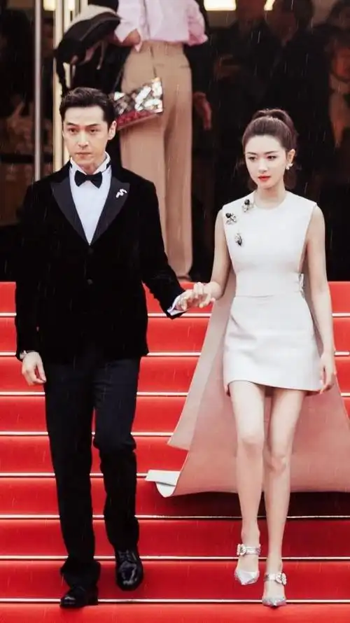 胡歌爸爸很中意她可惜她已经结婚生女万茜老公至今是个谜团