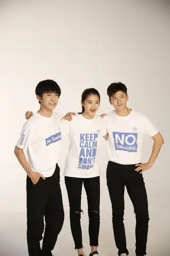 组图:易烊千玺关晓彤王嘉受who邀请助力控烟公益