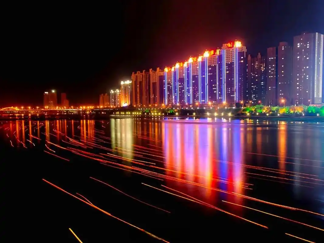 吉林超级夜# 【落日余晖待你而归,一起看吉林市夜景大片!