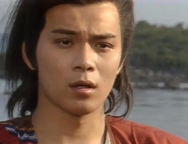 黄日华饰演的郭靖天然呆萌,本色出演,难怪这么经典