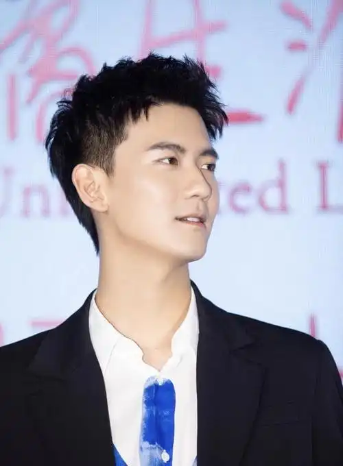 网友吐槽盛淮南丑赵顺然下场道歉不过他的颜值确实不高