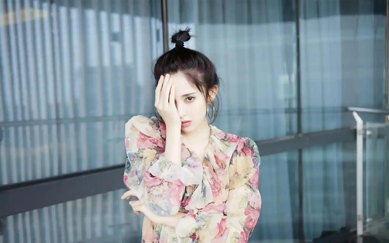 古力娜扎印花纱性感图片桌面壁纸高清大图预览1920×1200_大陆明星