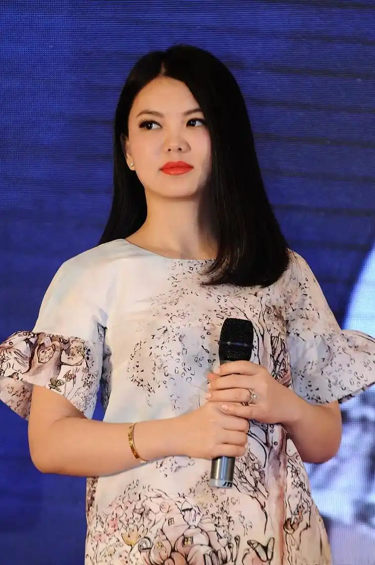 李湘孕肚照:美丽与魅力的另一面 李湘怀孕的消息再次让她成为焦点,而