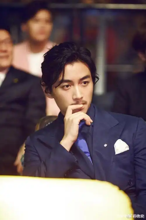 陈晓:外貌俊朗帅气,演技出众,笑起来还那么好看!