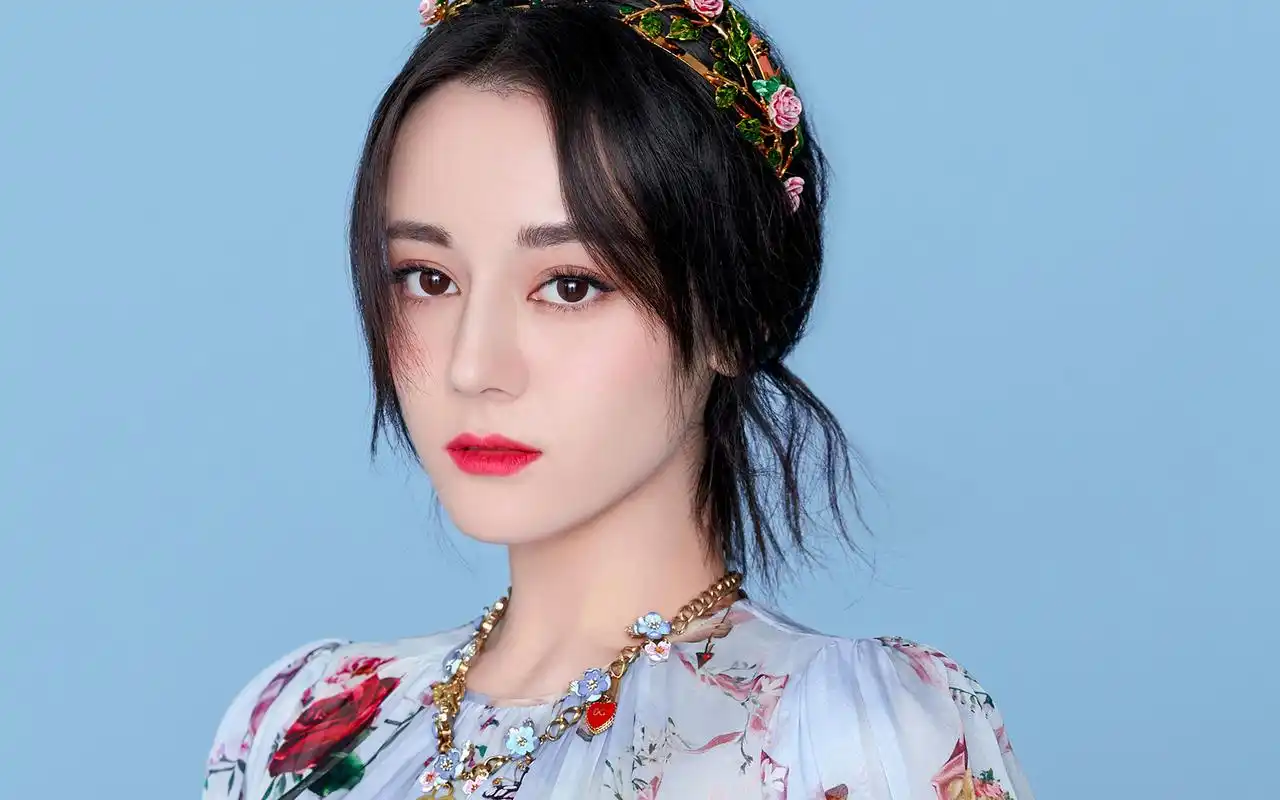 迪丽热巴最新时尚壁纸_盛世美颜美女明星