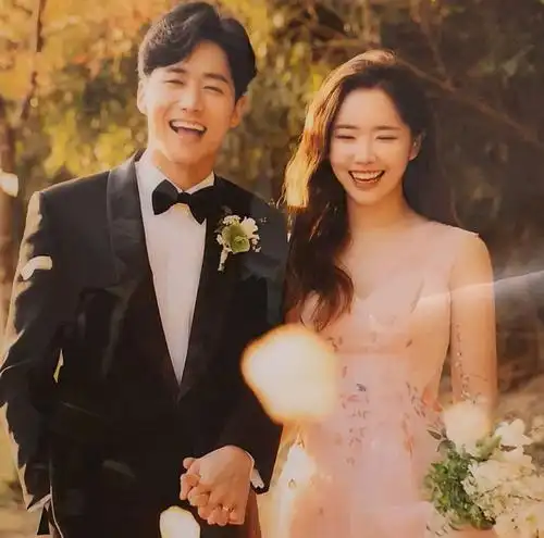 又一韩流元祖男神结婚!妻子圈外素人,sistar昭宥献祝歌!