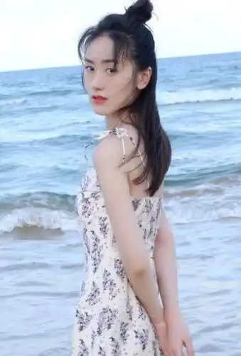 袁冰妍吊带裙性感海边写真图片34