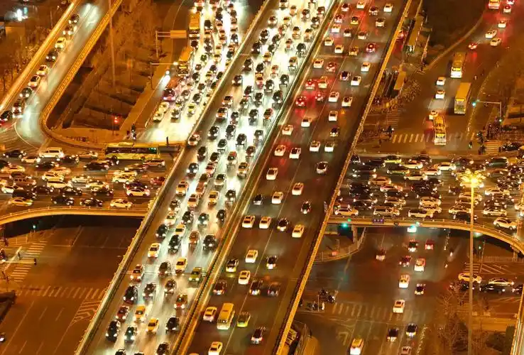 北京的晚高峰又开始堵车了