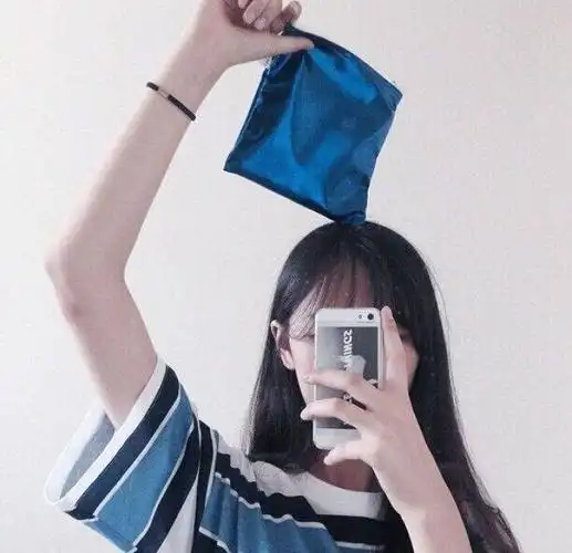 要这样的图片,女生拿手机多点清晰点,当微信头像用