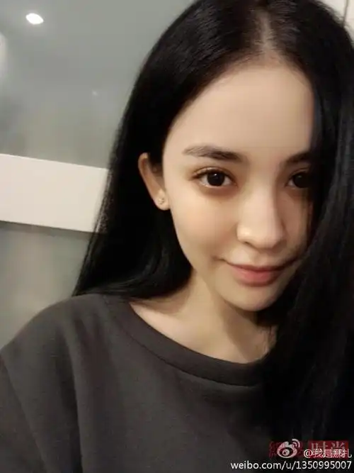 古力娜扎早期自拍又美又萌 还是胖点好