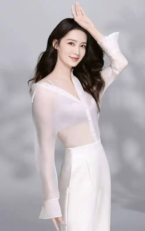 影视女星李沁写真清新明丽公主气质