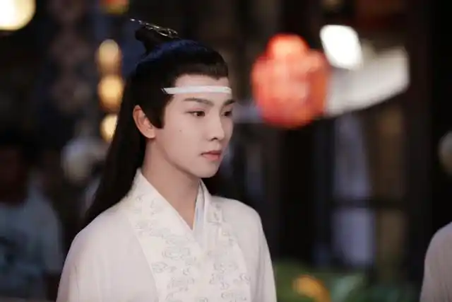 郑繁星《陈情令》翩翩少年上线 温柔正气被赞高还原