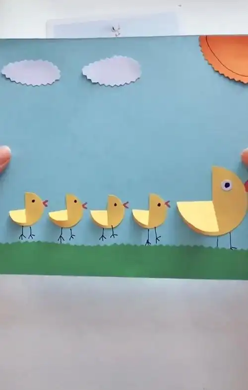 大河苗族乡中心幼儿园3月26日:手工制作《小鸡出游》