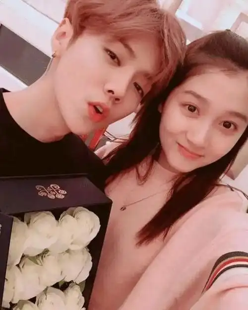 34岁鹿晗带货引热议,脸肿成"老嫂子",网友:撞脸65岁刘雪华