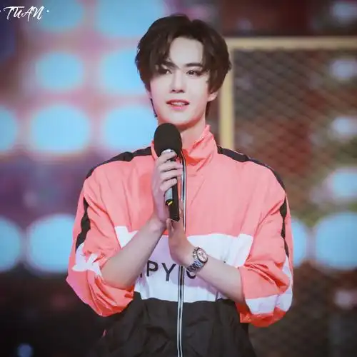 180707 快乐大本营 修图 @uniq-王一博 cr:logo