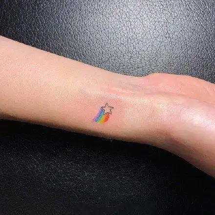 手腕上可爱的超简约小清新手腕纹身图案