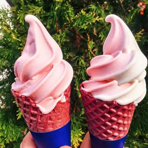 韩国ministop便利店新出的草莓香蕉甜筒~有单独的草莓味