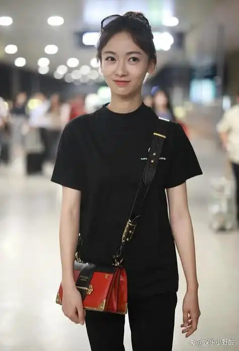 在《延禧攻略》的前部分,女主原本就是一个非常纤细的形象,吴谨言的