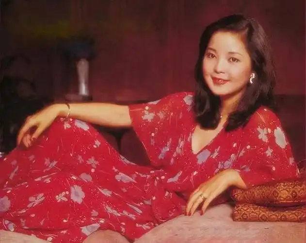 70至80年代的华语歌坛,中国台湾女歌手邓丽君堪称传奇一般的存在,她的