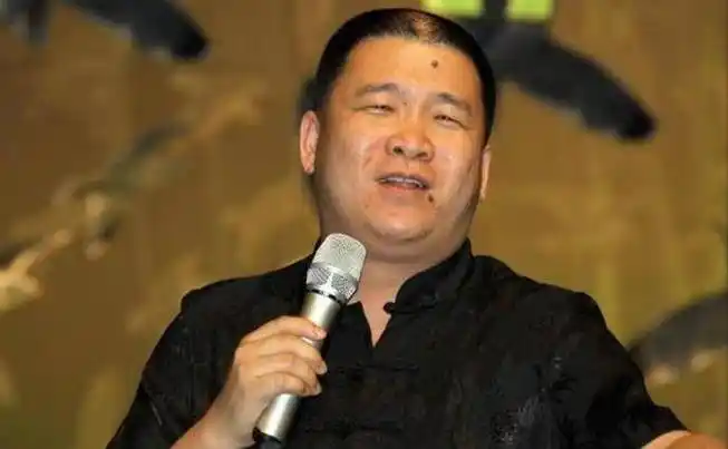 孙小宝:三次拒绝拜师赵本山,娶19岁金玲,离婚后认小网红当干爹_二人转