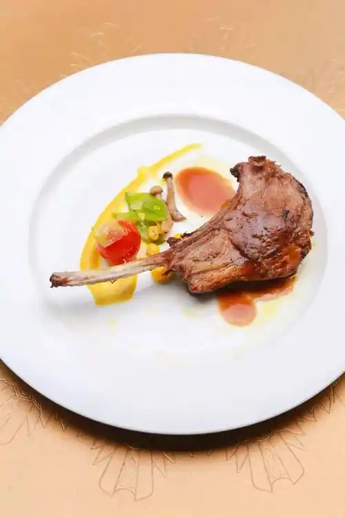 8大人气主菜好评如潮,国潮糕点,西式热菜,精致甜品全畅享!_餐厅