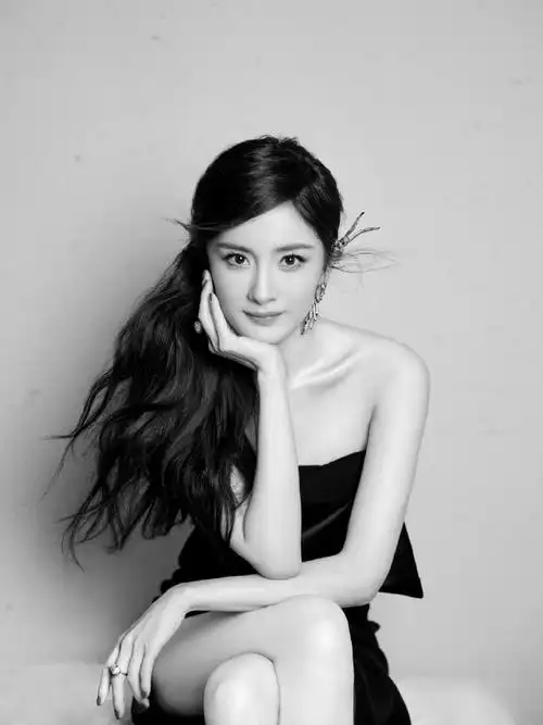 杨幂黑白质感风格大片