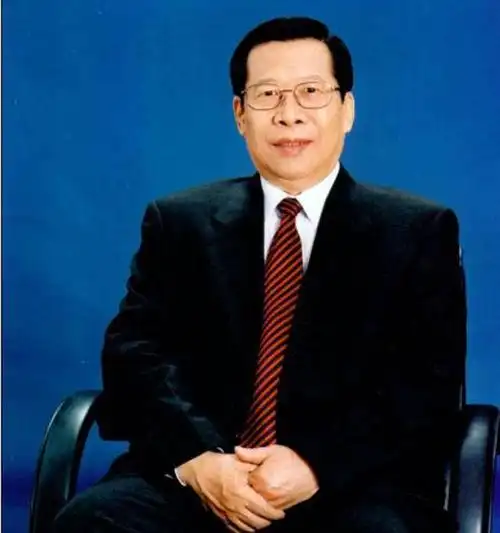 14岁前没穿过鞋,却能用6分钟改变新闻联播命运|央视|中央电视台|台长