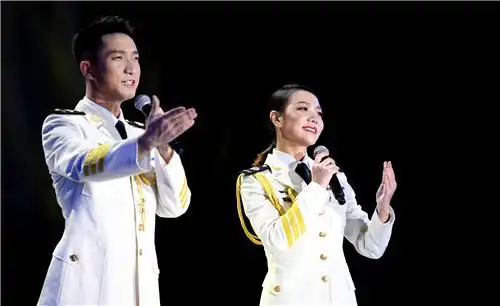 男女声二重唱《左手牵你,右手敬礼》