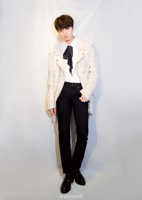 王俊凯 昨日出席品牌盛大派对Ⅰ身着faith connexion 2019春夏系列米