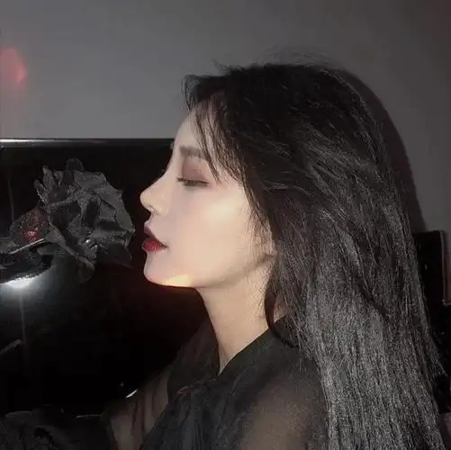 女生头像真人霸气超拽高冷挡脸