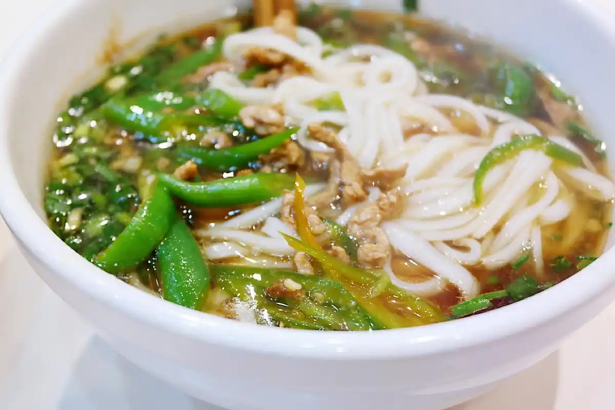 湖南哪个城市的米粉最好吃?长沙并不是无辣不欢,小清新原汤粉!