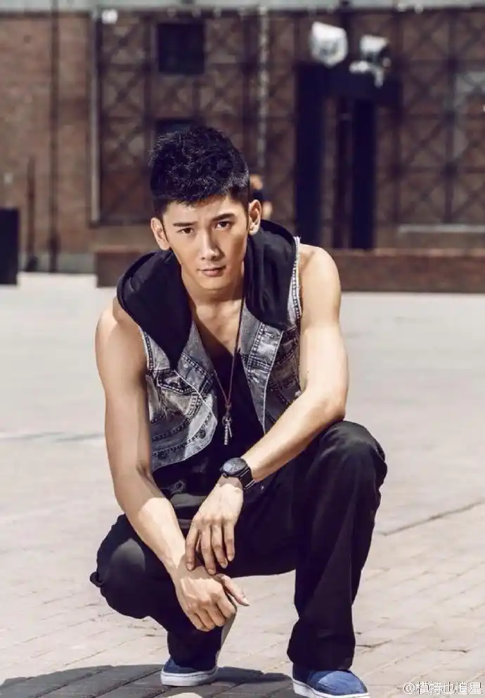 夜间分享#他是翻滚吧肿瘤君里面白百合的男闺蜜小夏