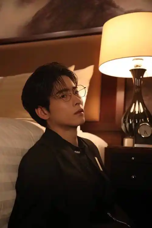 吴昊泽帅气亮相搜狐时尚盛典 《他在逆光中告白2》引期待