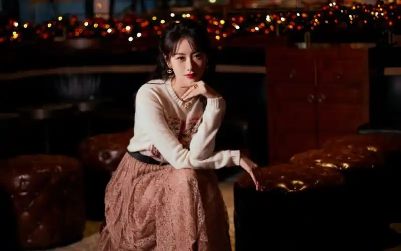 袁冰妍星河圣诞风写真桌面壁纸