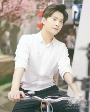 《微微》杨洋发型图片 看肖大神一笑倾城