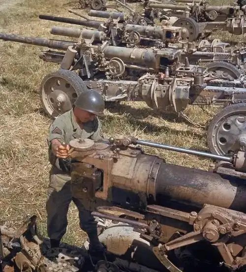 电视剧都不敢这么演!二战中的奇葩军队自建战俘营把自己关进去