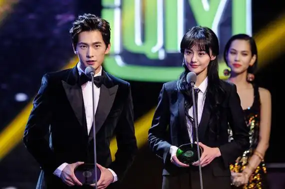 杨洋,郑爽亮相2015爱奇艺尖叫之夜颁奖盛典返回聊城大众网首页>>