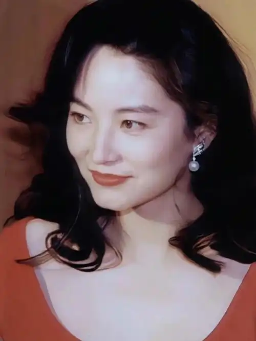 林青霞影坛不朽的传奇,论美貌论演技,她算不算亚洲数一数二呢?