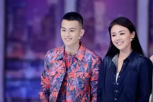 欧豪马思纯约会被拍 在男方家共度平安夜