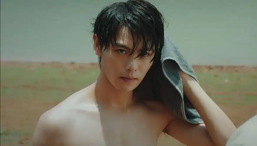 肖宇梁版张起灵匀称精瘦的身形