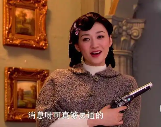 民国弹簧卷"造型,个个美得像洋娃娃,贵气扑面而来|旗袍|卷发|何晴