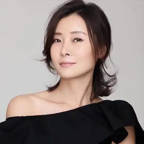 回顾柯蓝曾被医生断言活不过38岁28岁遭李亚鹏背叛51岁仍未婚