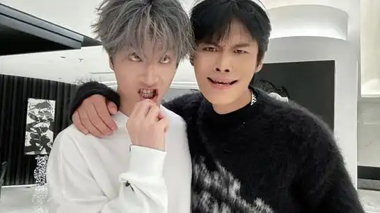 你以为的小杨哥和薛之谦的合照