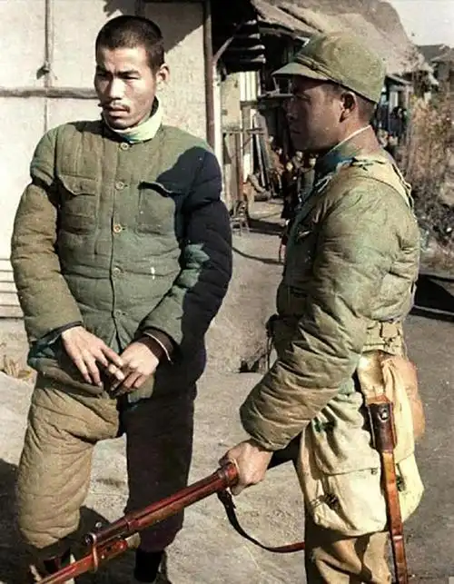 1943年常德会战被俘日军上色老照片,日寇已无往日的嚣张气焰